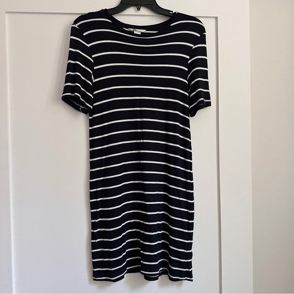 Hem Dresses & Skirts - H&M Basic Tee Dress - Navy Blue - Size S